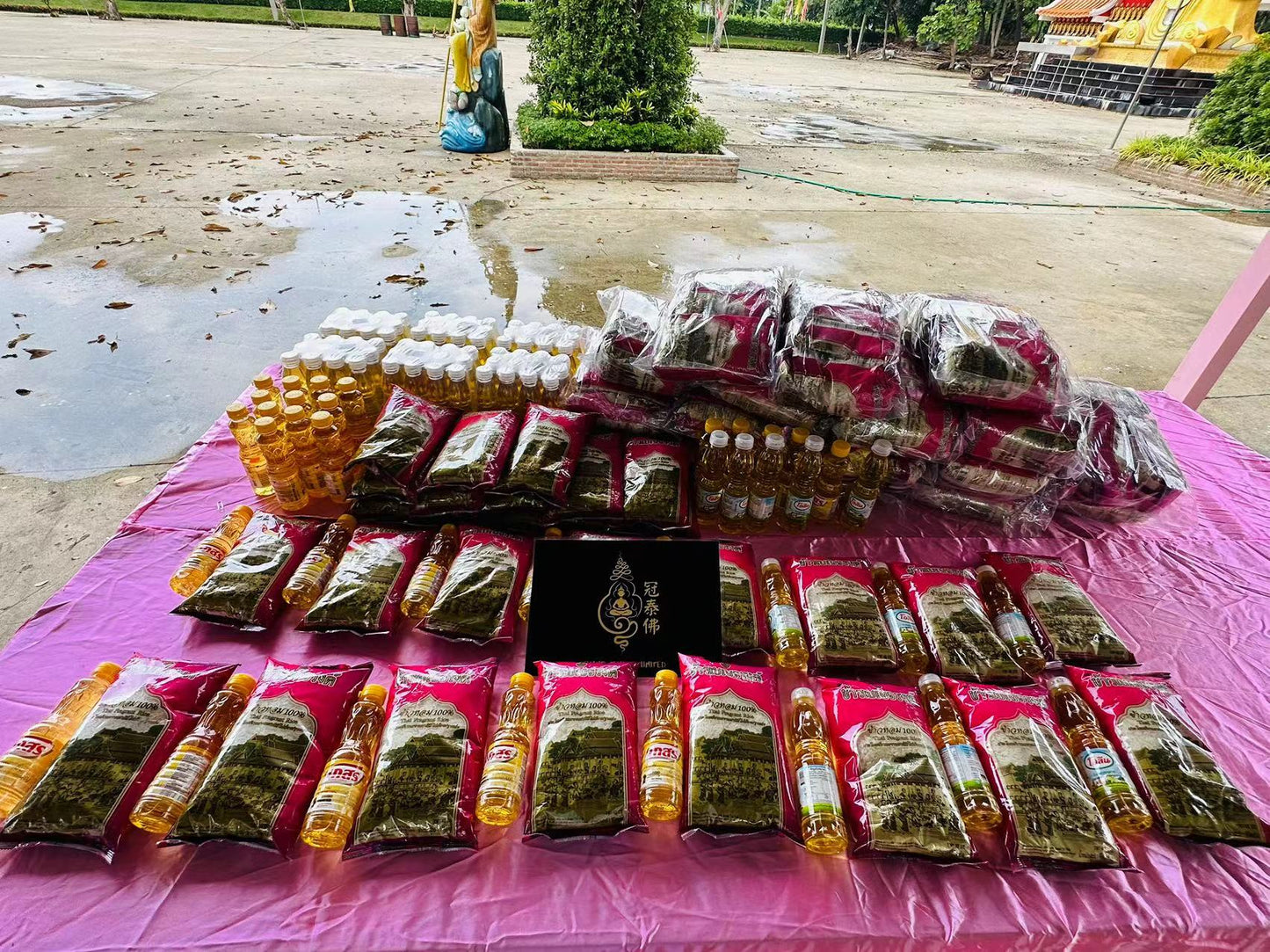 每🈷️24日金豆寺財神殿捐米油功德