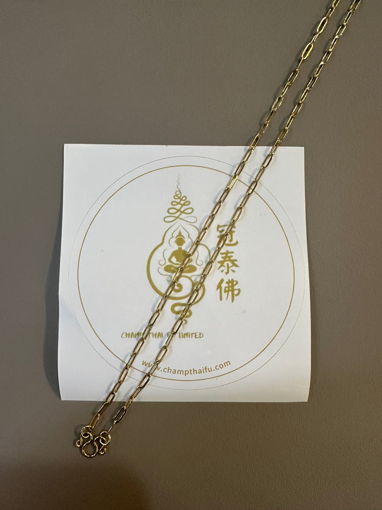 Square-patterned single-clasp gold Buddha necklace