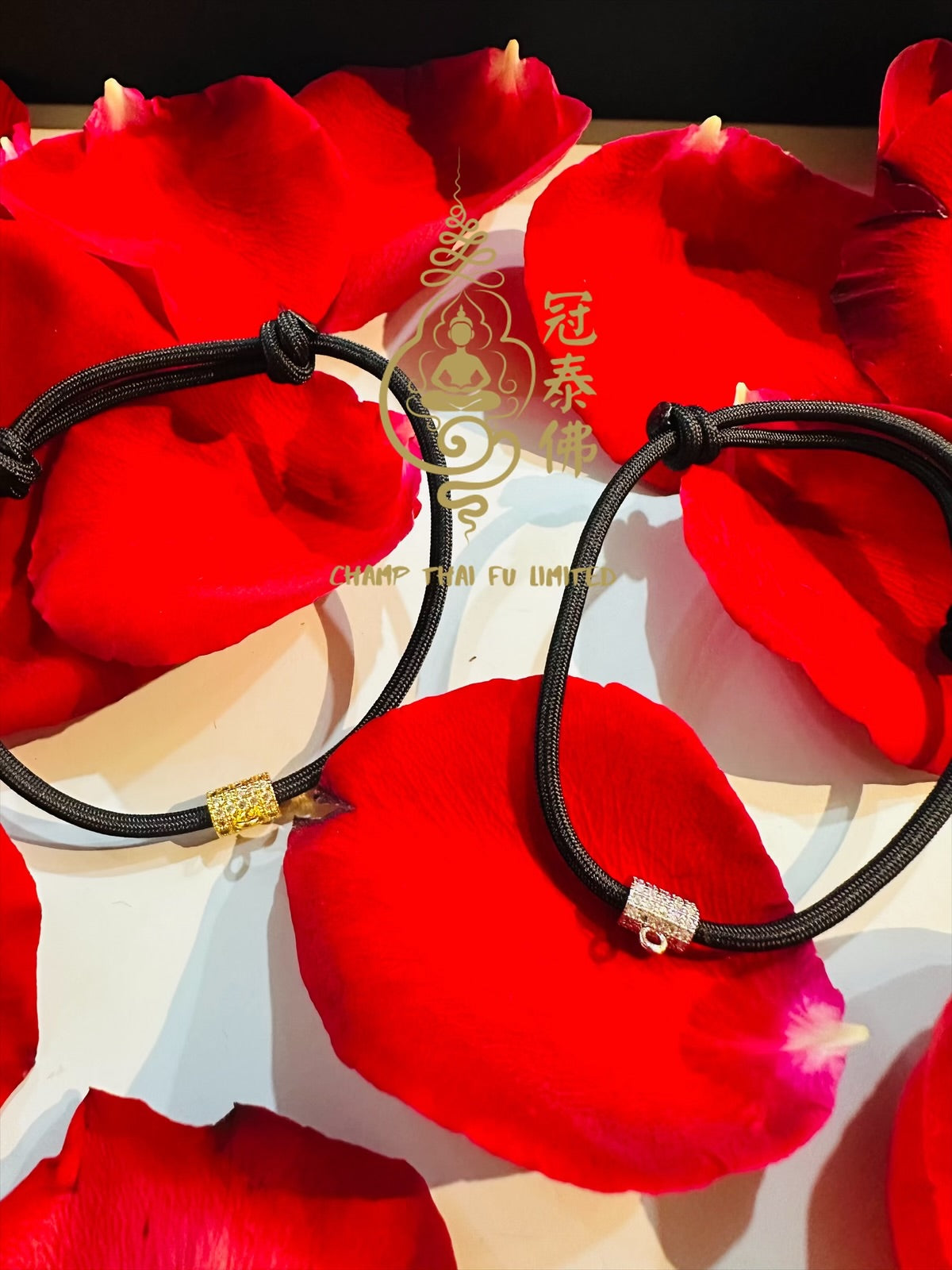 Adjustable elastic wrist strap