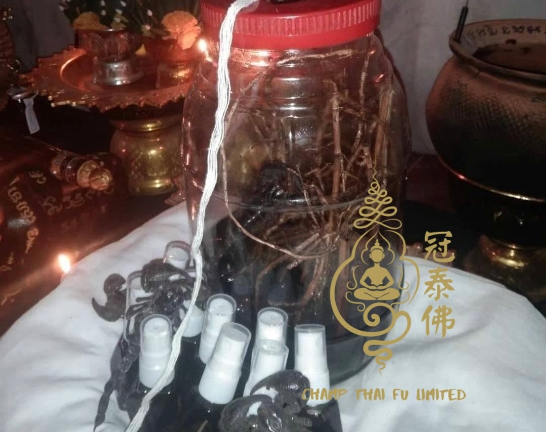 Ajarn Mengban's Supreme Emperor Scorpion Love Oil is free of any dark ingredients.