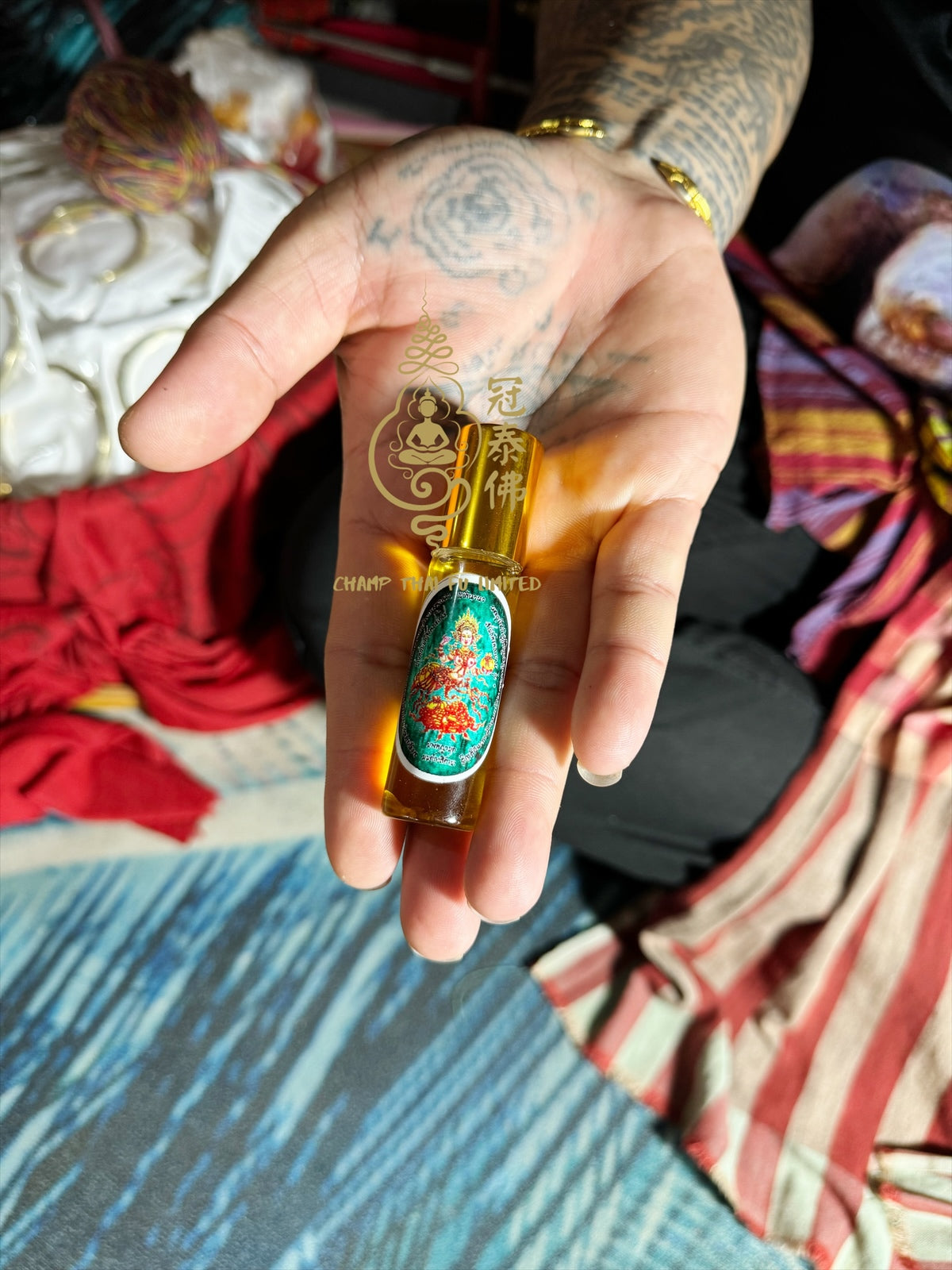 佛曆2567年(西元2024年)阿贊空懿老師 🐝 蜜蜂摘金油🐝