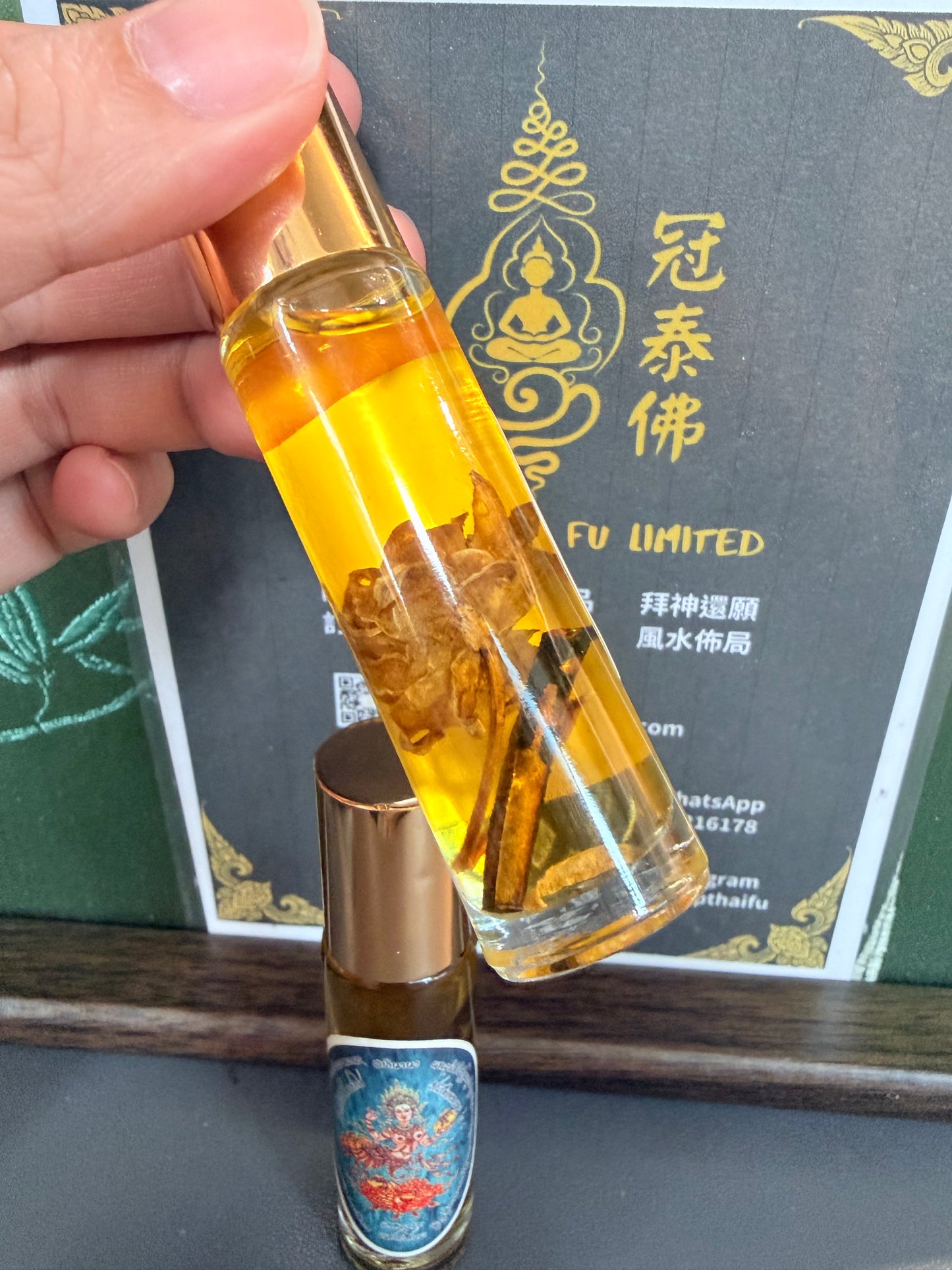 佛曆2567年（西元2024年）阿贊空懿老師 🐝 蜜蜂摘金油🐝