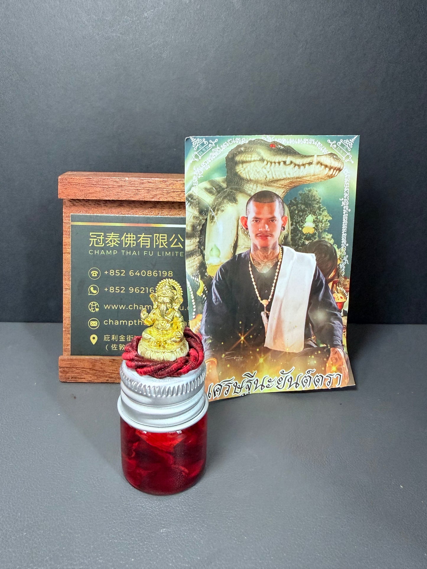 全域開運〰️萬象油♥️♥️♥️  只有出100瓶🔺（稀有入料） 🔺超過30個知名阿贊加持〰️  阿贊濕 阿贊南澳 阿贊博通 阿贊拉 阿贊咒 阿贊凱爾 阿贊boe 阿贊pim 阿贊歐查 等等 重點師傅認證加持♥️