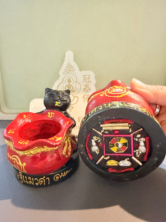 可存錢+點香供佛二合一聖物 🌟阿贊班迪·生招財黑貓雙爪環抱聚寶盆·