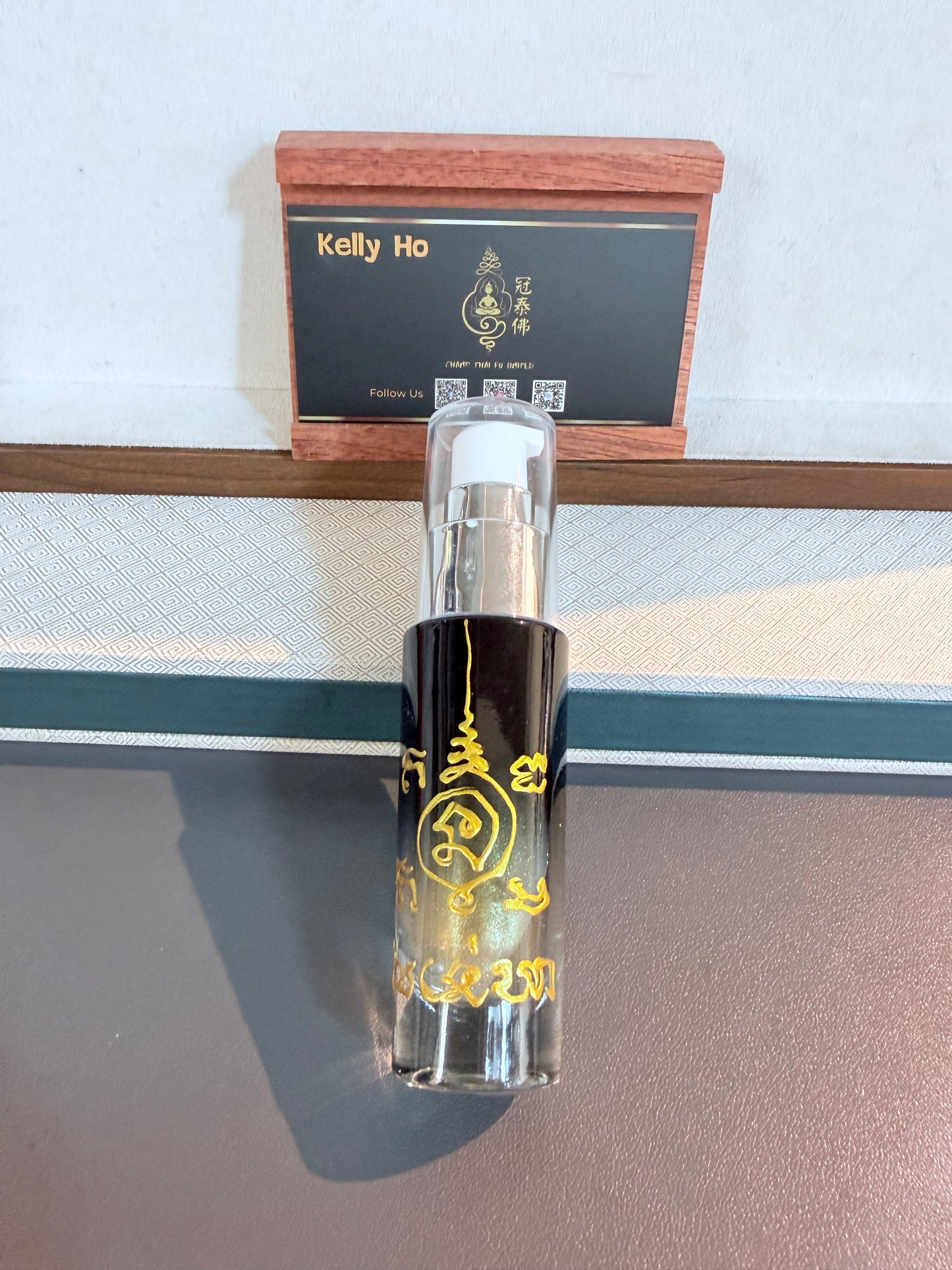 [For those seeking improved luck, enhanced appearance, increased love in a relationship, and increased wealth, this product is said to enhance relationships and strengthen romantic bonds.] Ajarn Botong Scorpion Essence