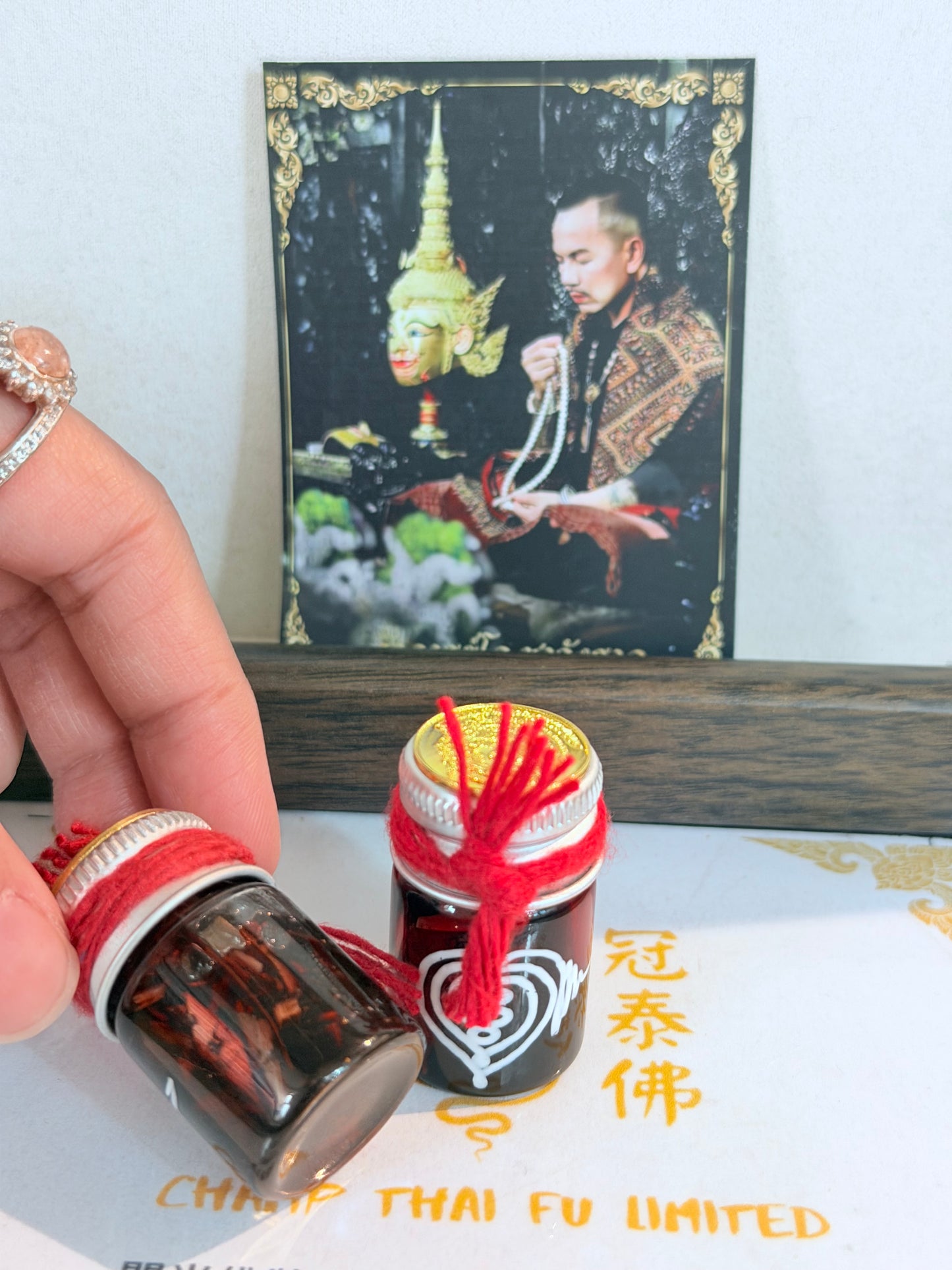 靈草聖油 · 王者財運 · 王者魅力 人緣油  阿贊歐查