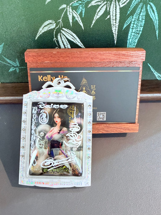 阿贊歐查 第65代 佛曆2567年 九尾狐仙佛牌 大模 【拜師節大法會加持版】白色防水殼