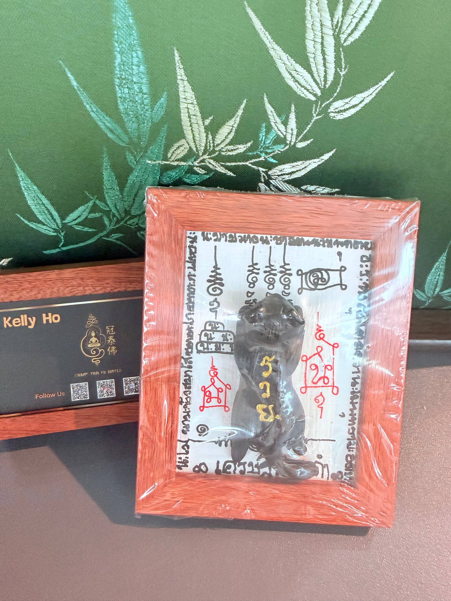 🧿✨【黑貓·抱財符牌相框】✨🧿 （阿贊班迪親制·黑貓抱財符牌+全幅招財符布）