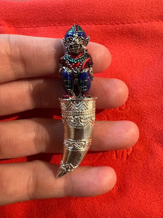 百歲聖僧🙏🏻龍普lm督造的第一期2566年 哈努曼坐著尖牙 富有而幸運的一代 Rich Chok Lap 模型